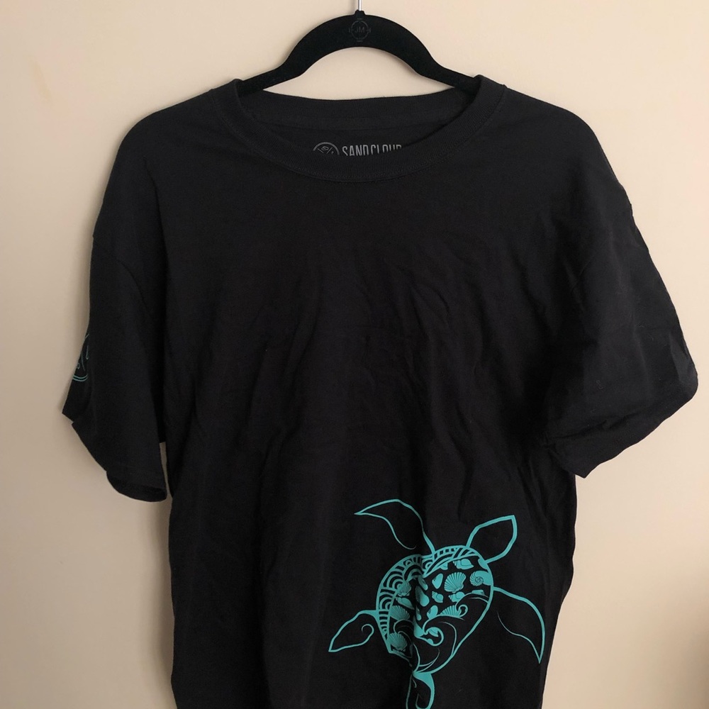 Black Sand Cloud shirt with turquoise turtle.